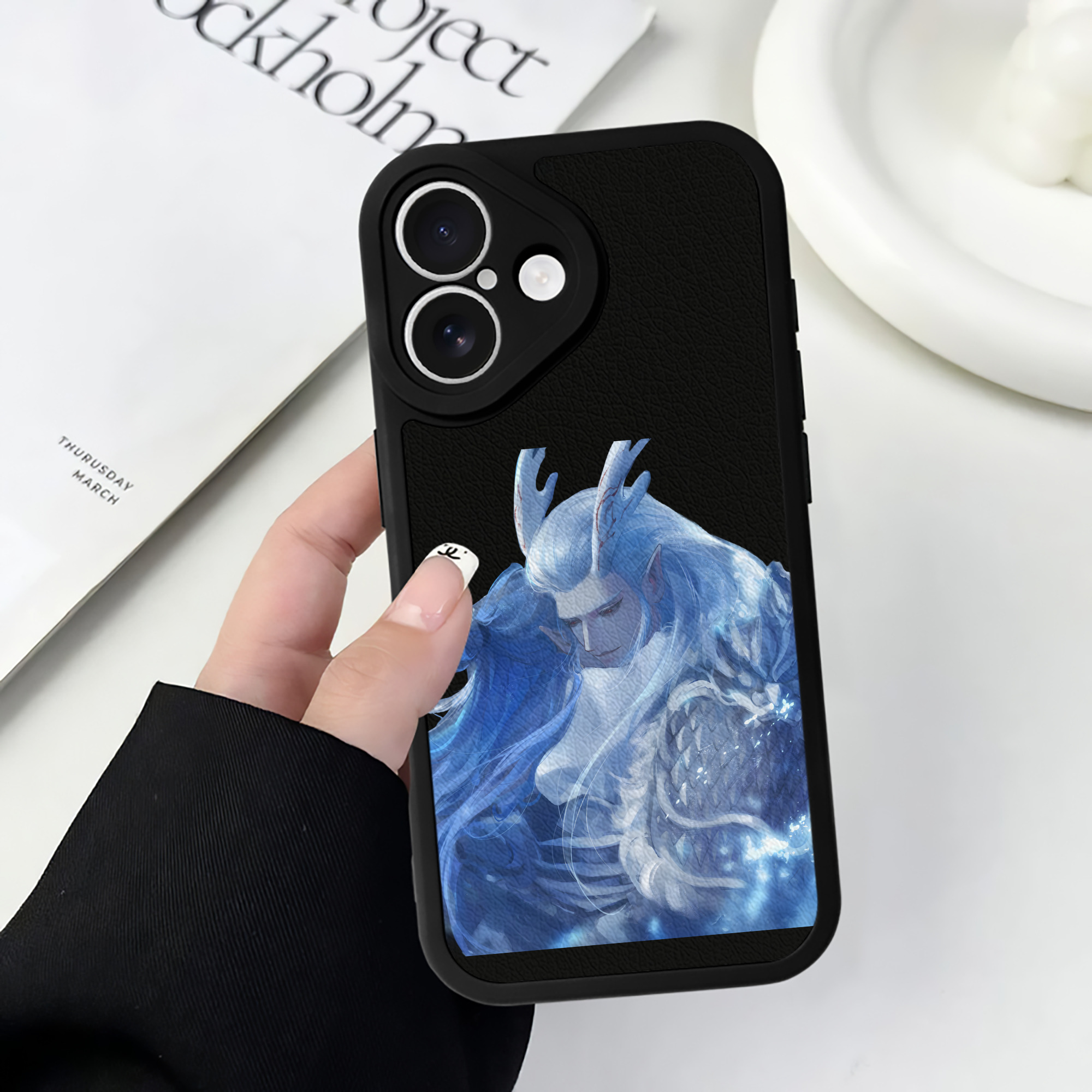 （画像用） Ne Zha 2 ナタ 魔童の大暴れ 【iPhone 16シリーズ対応】シリコンスマホケース（レザー調） 材質：シリコン